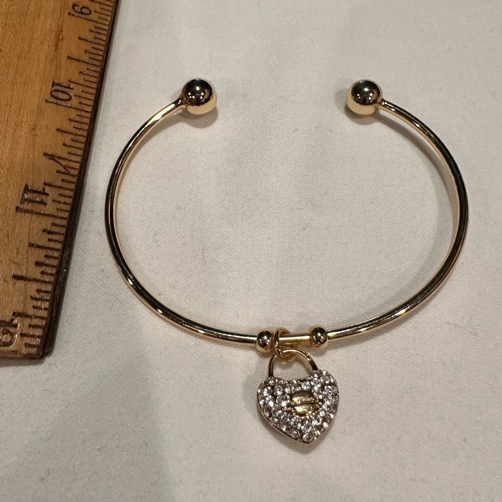 Gold-tone Bracelet with Rhinestone Heart‎